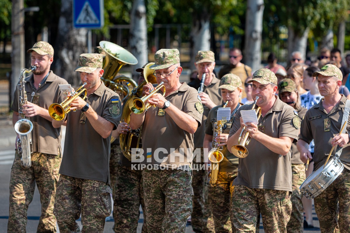 Світловодська громада провела в останню путь захисника України Владислава Чуракова