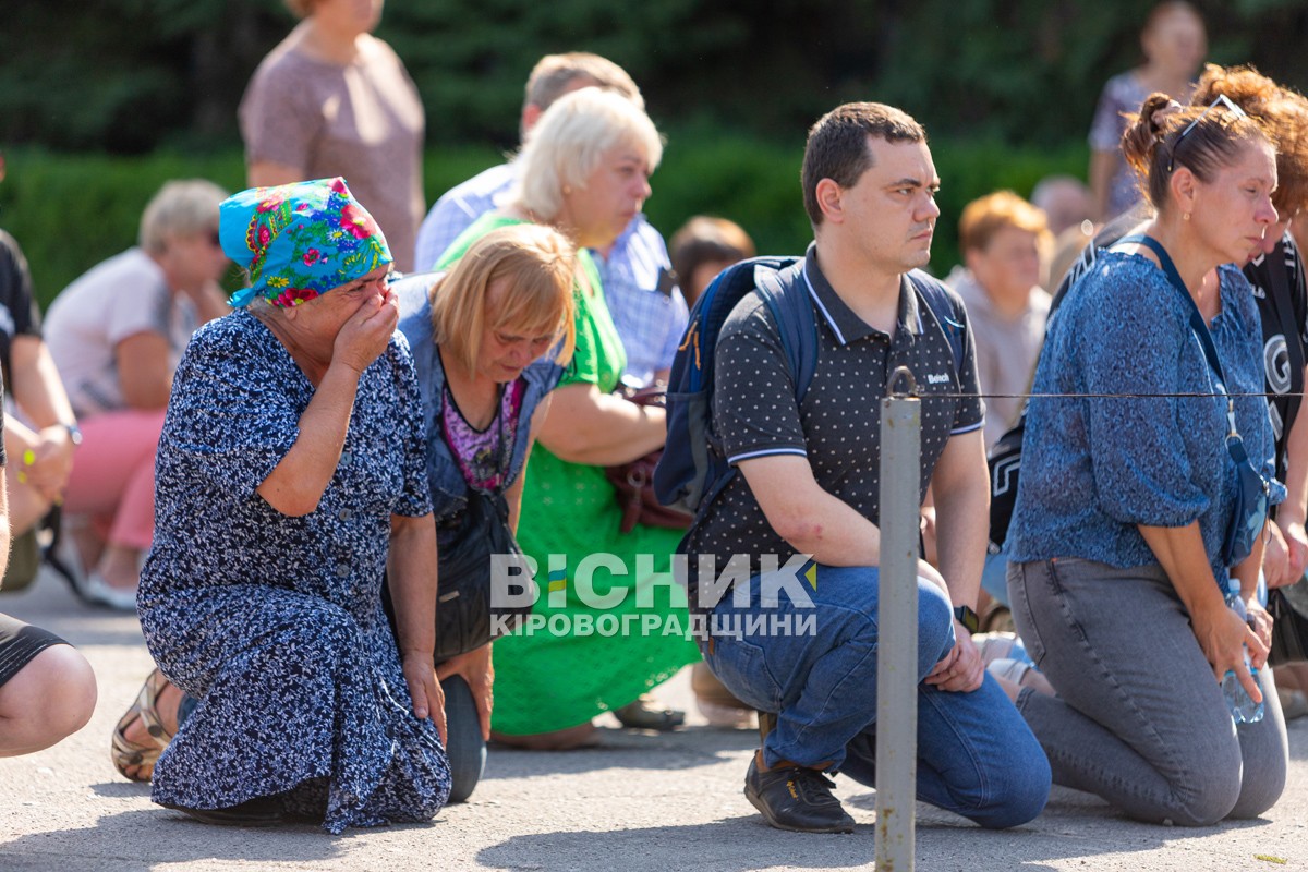 Світловодська громада провела в останню путь захисника України Владислава Журавльова