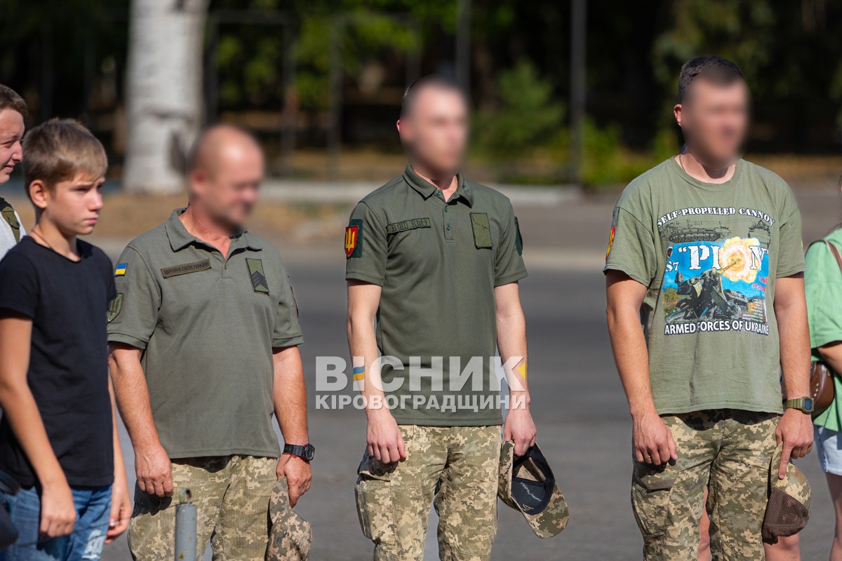 Світловодська громада провела в останню путь захисника України Владислава Журавльова