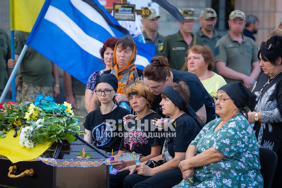 Світловодська громада провела в останню земну дорогу захисника України Володимира Костирю