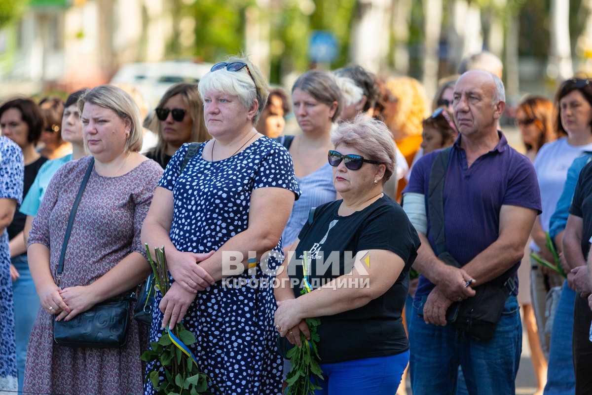 Світловодська громада провела в останню земну дорогу захисника України Володимира Костирю