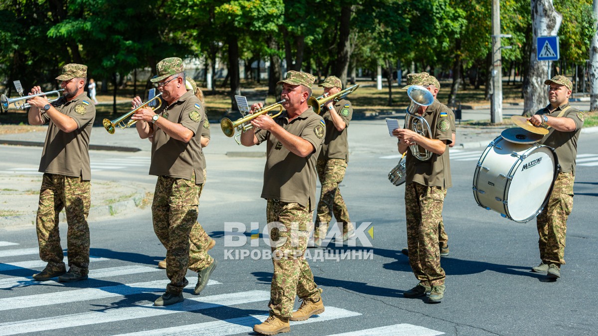 Світловодська громада провела в останню земну дорогу захисника України Володимира Костирю