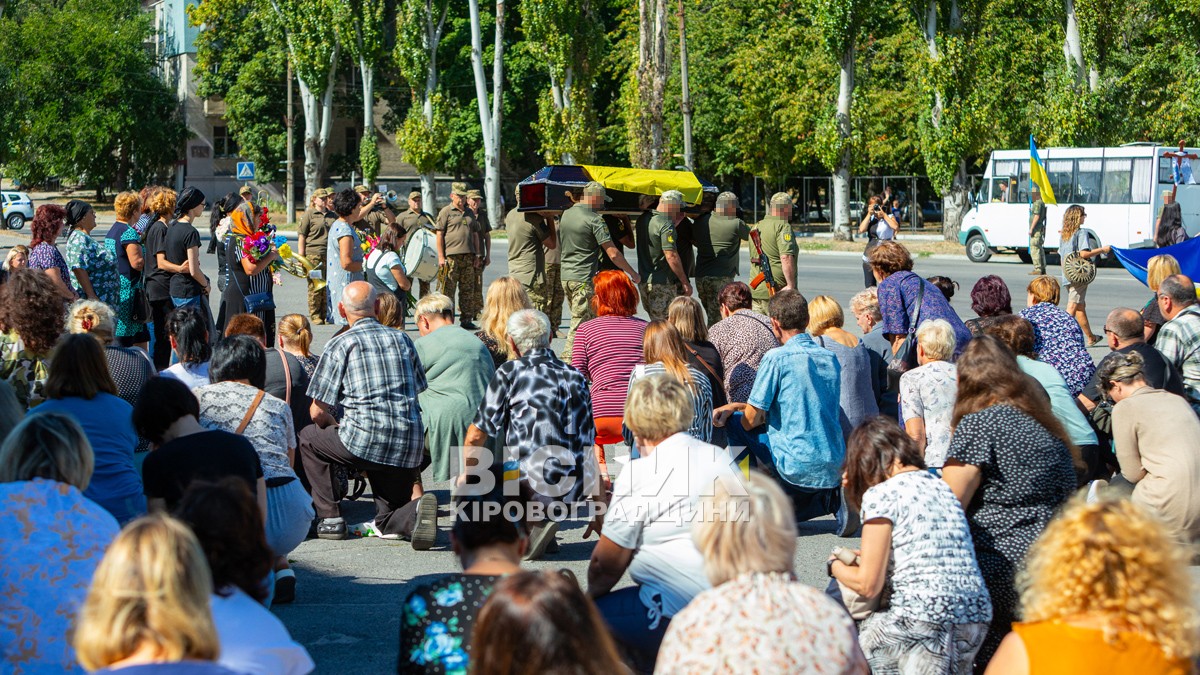 Світловодська громада провела в останню земну дорогу захисника України Володимира Костирю