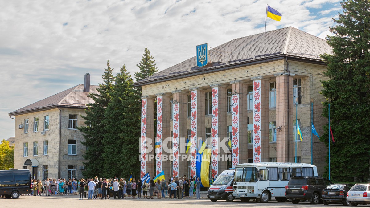 Світловодська громада провела в останню земну дорогу захисника України Володимира Костирю