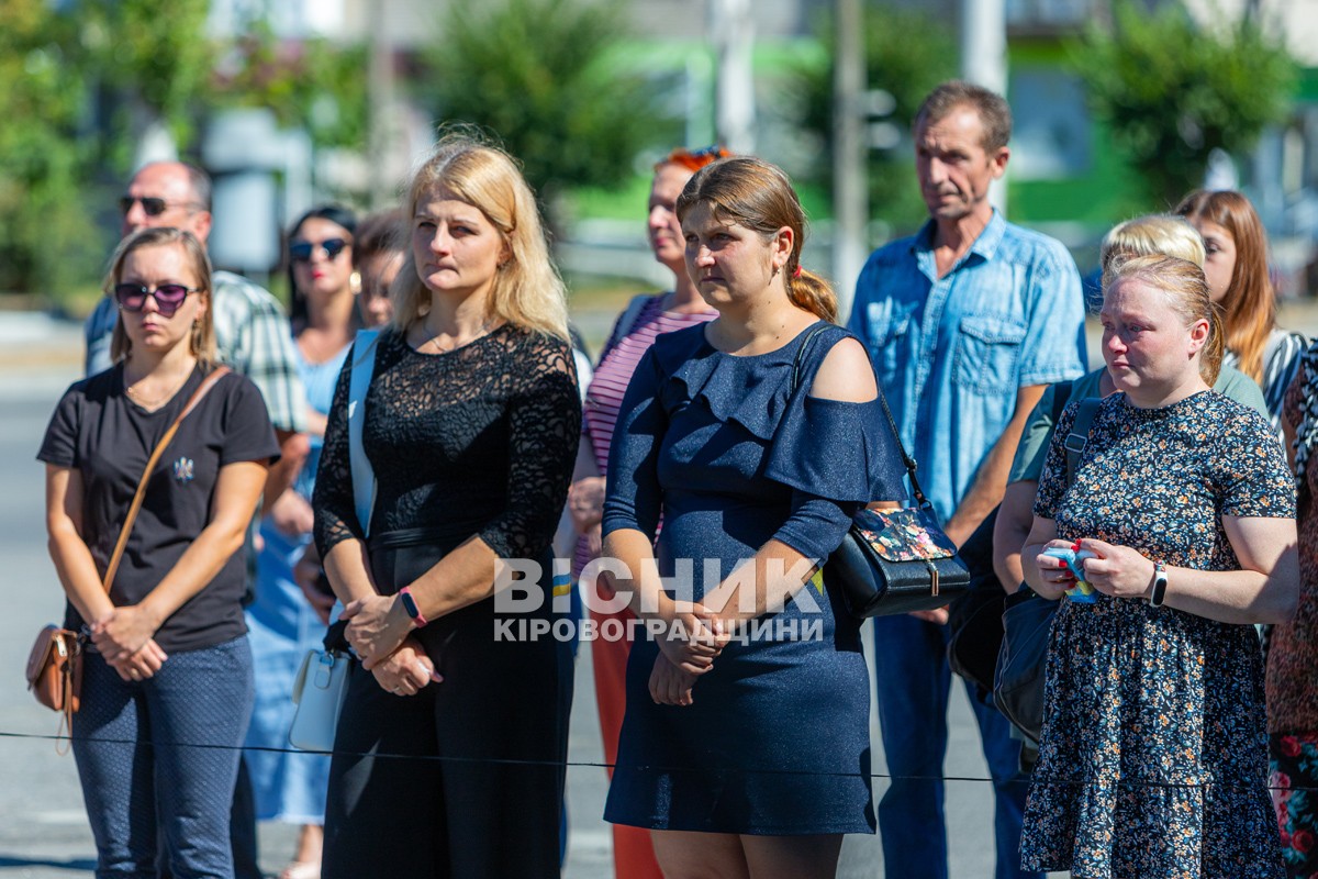 Світловодська громада провела в останню земну дорогу захисника України Володимира Костирю