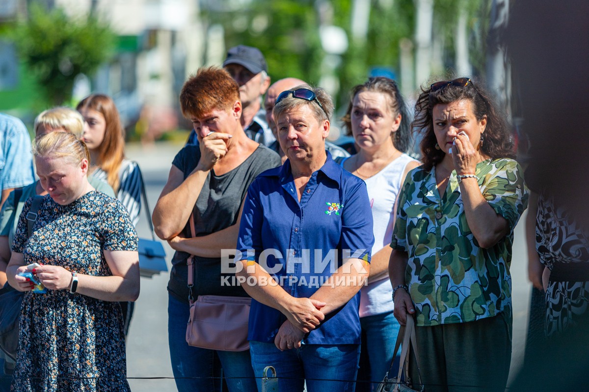 Світловодська громада провела в останню земну дорогу захисника України Володимира Костирю