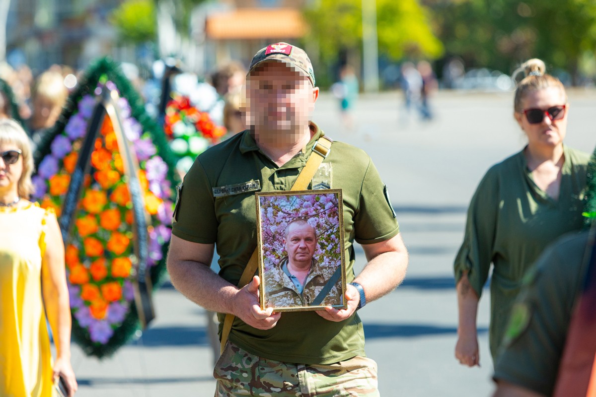 Світловодська громада провела в останню земну дорогу захисника України Володимира Костирю