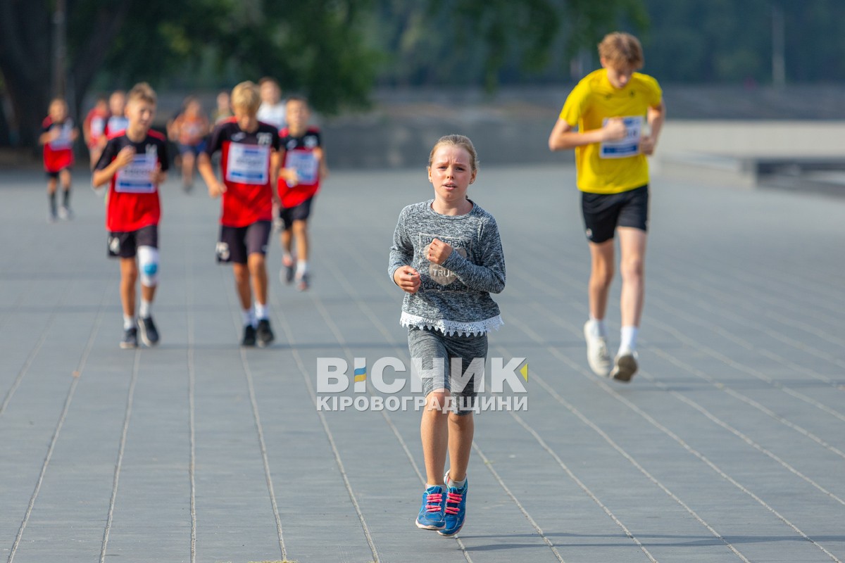 У Світловодську відбувся забіг «Шаную воїнів, біжу за героїв України»