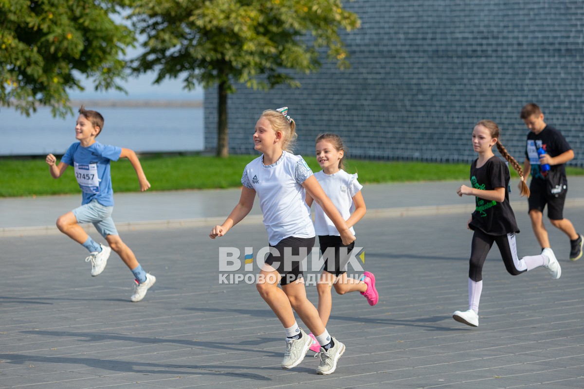 У Світловодську відбувся забіг «Шаную воїнів, біжу за героїв України»