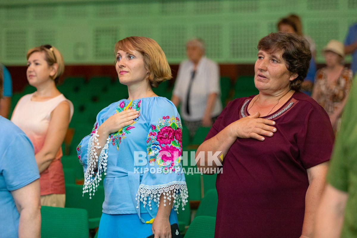 Київський вуличний музикант Іван Заміга, який збирає на дрон, вдруге виступив в Олександрівці