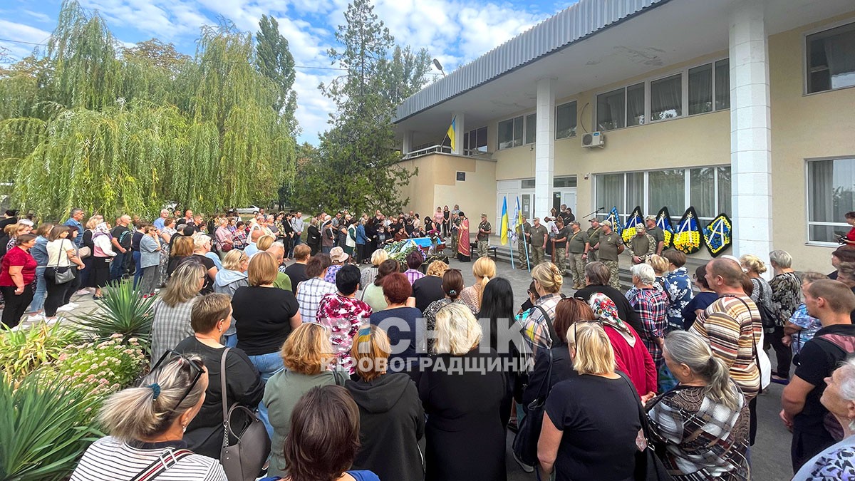 Власівка попрощалася із захисником України Володимиром Шумановим