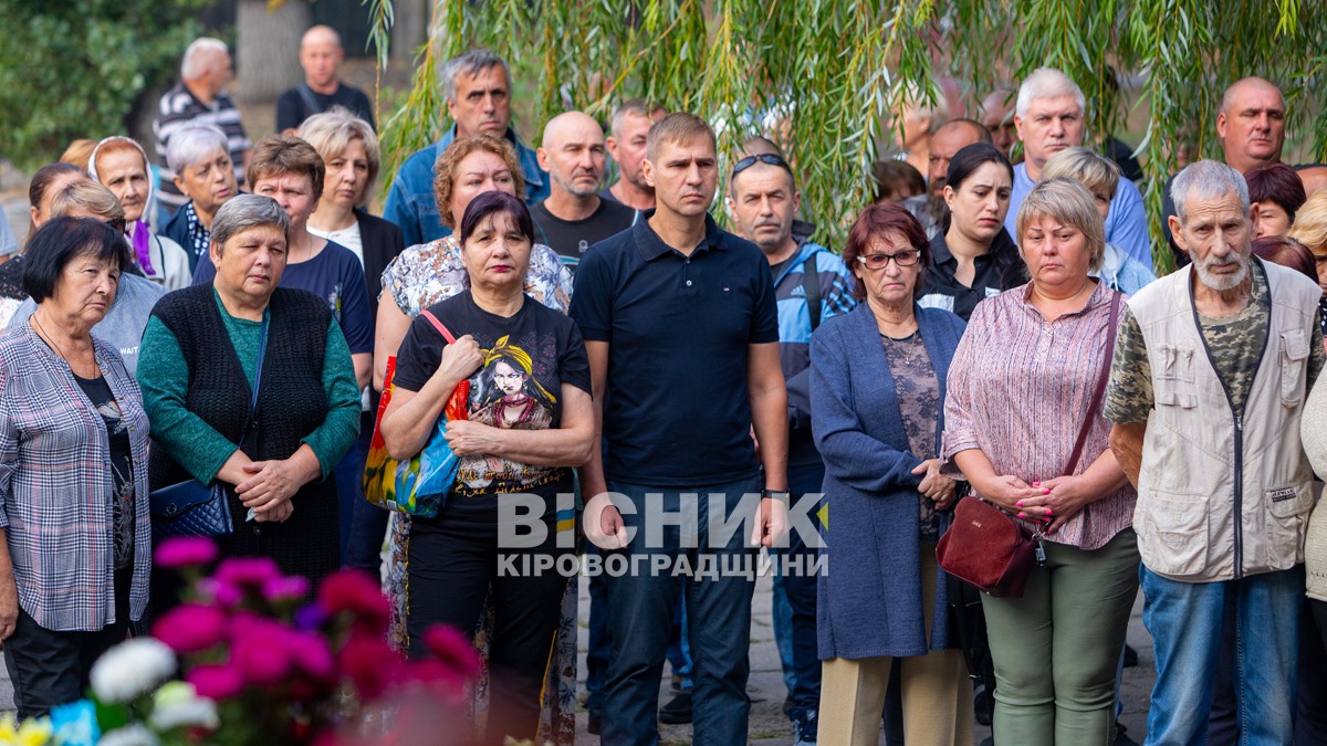 Власівка попрощалася із захисником України Володимиром Шумановим