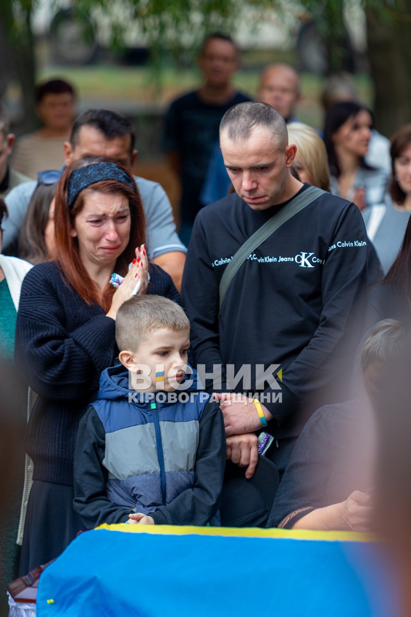 Власівка попрощалася із захисником України Володимиром Шумановим