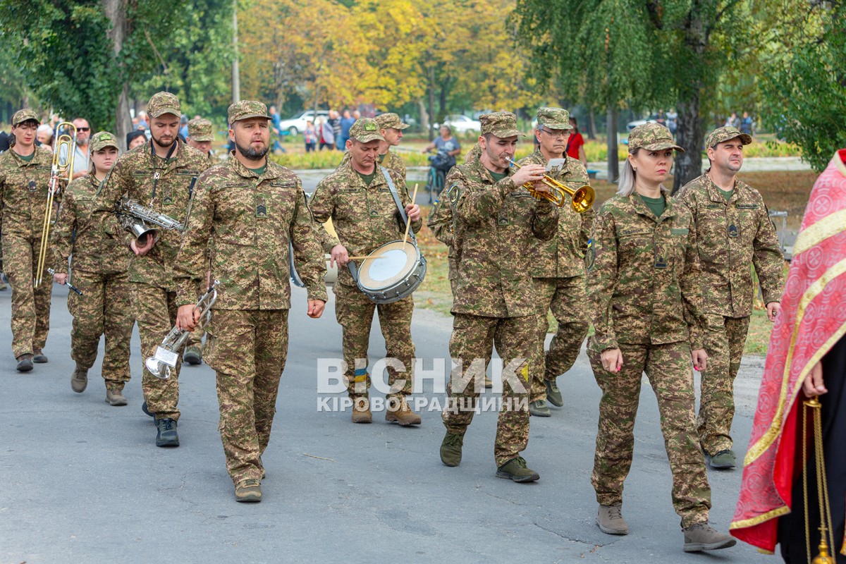 Власівка попрощалася із захисником України Володимиром Шумановим