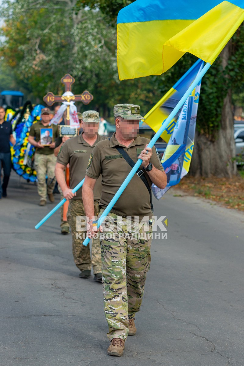 Власівка попрощалася із захисником України Володимиром Шумановим