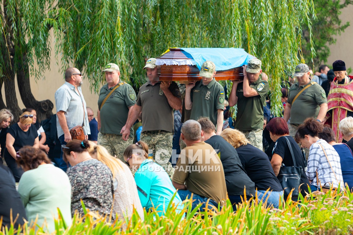 Власівка попрощалася із захисником України Володимиром Шумановим