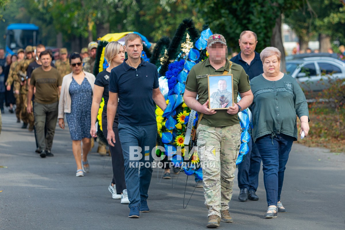 Власівка попрощалася із захисником України Володимиром Шумановим