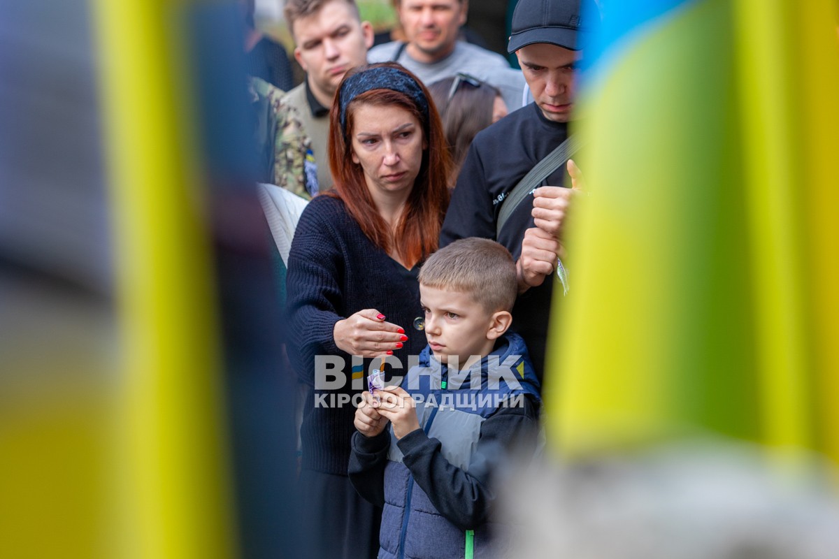 Власівка попрощалася із захисником України Володимиром Шумановим