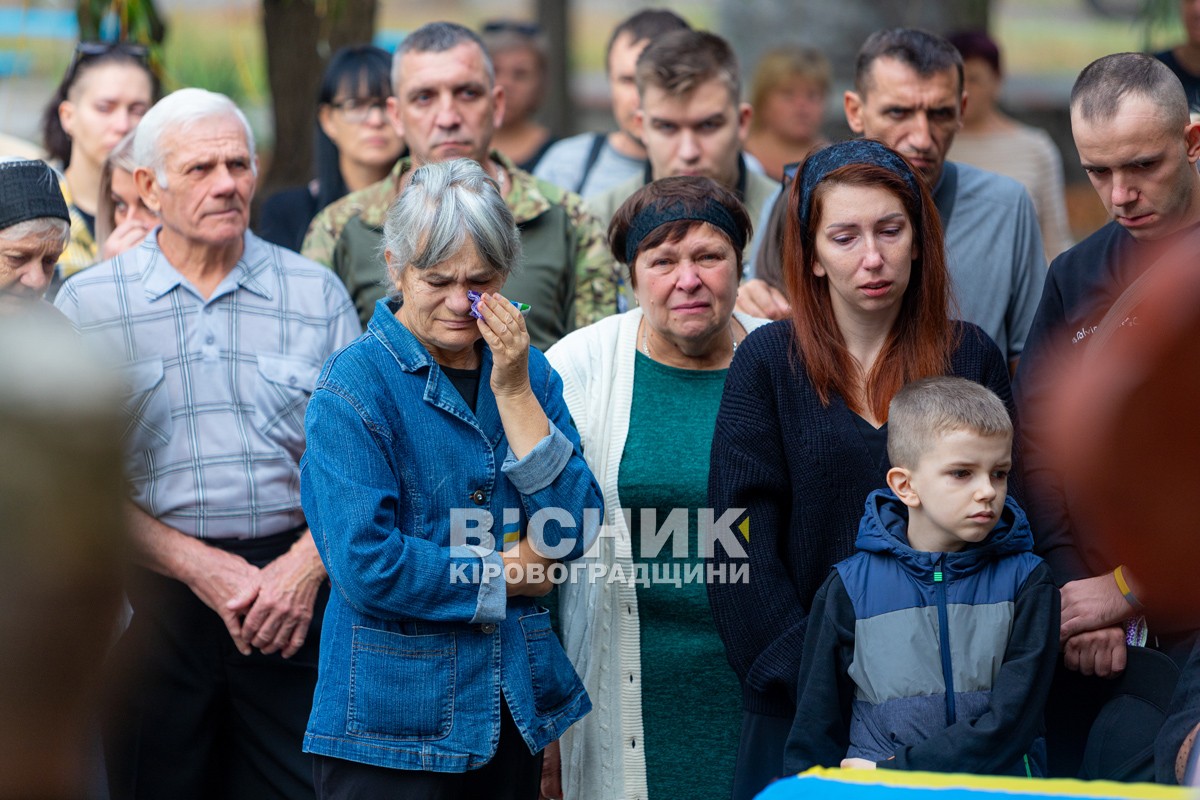 Власівка попрощалася із захисником України Володимиром Шумановим