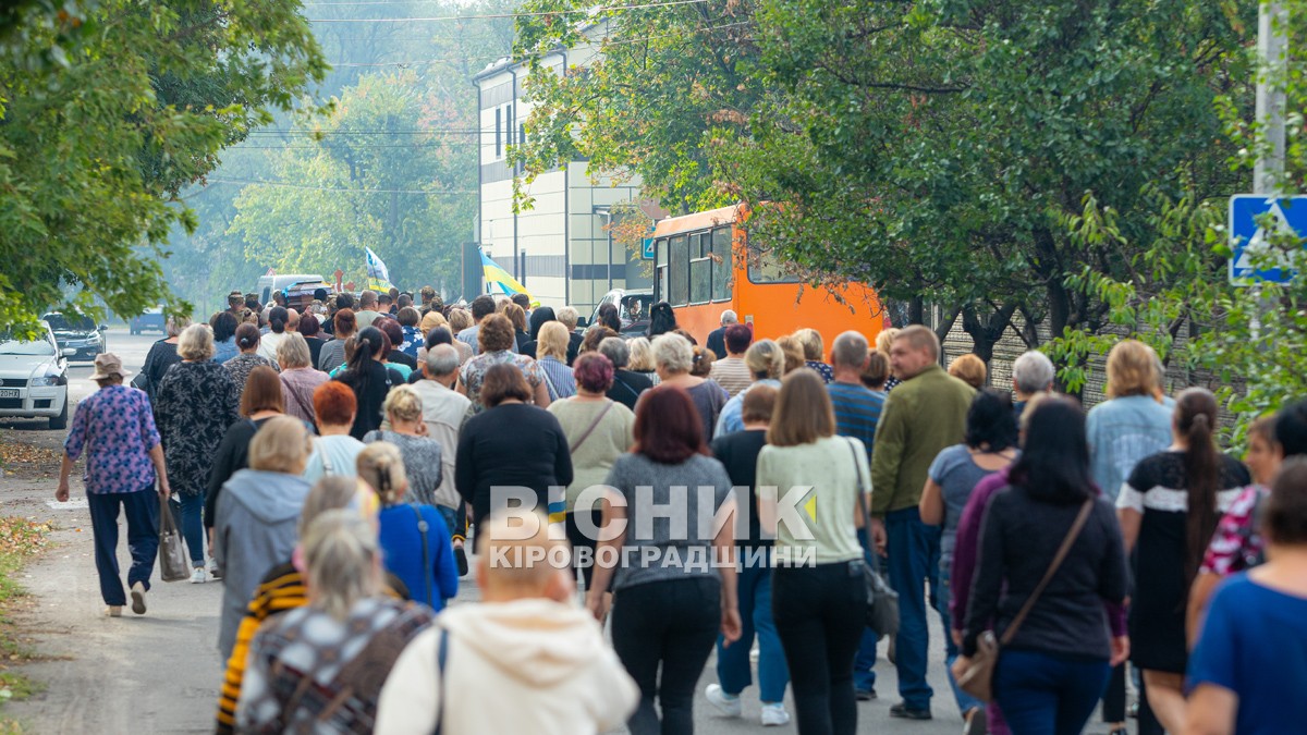 Власівка попрощалася із захисником України Володимиром Шумановим