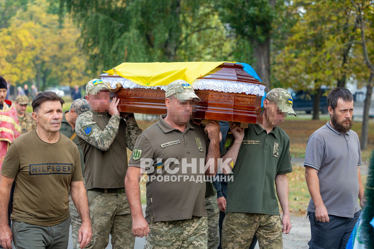 Власівка попрощалася із захисником України Володимиром Шумановим