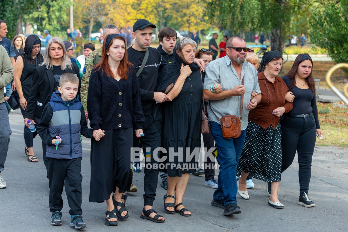 Власівка попрощалася із захисником України Володимиром Шумановим