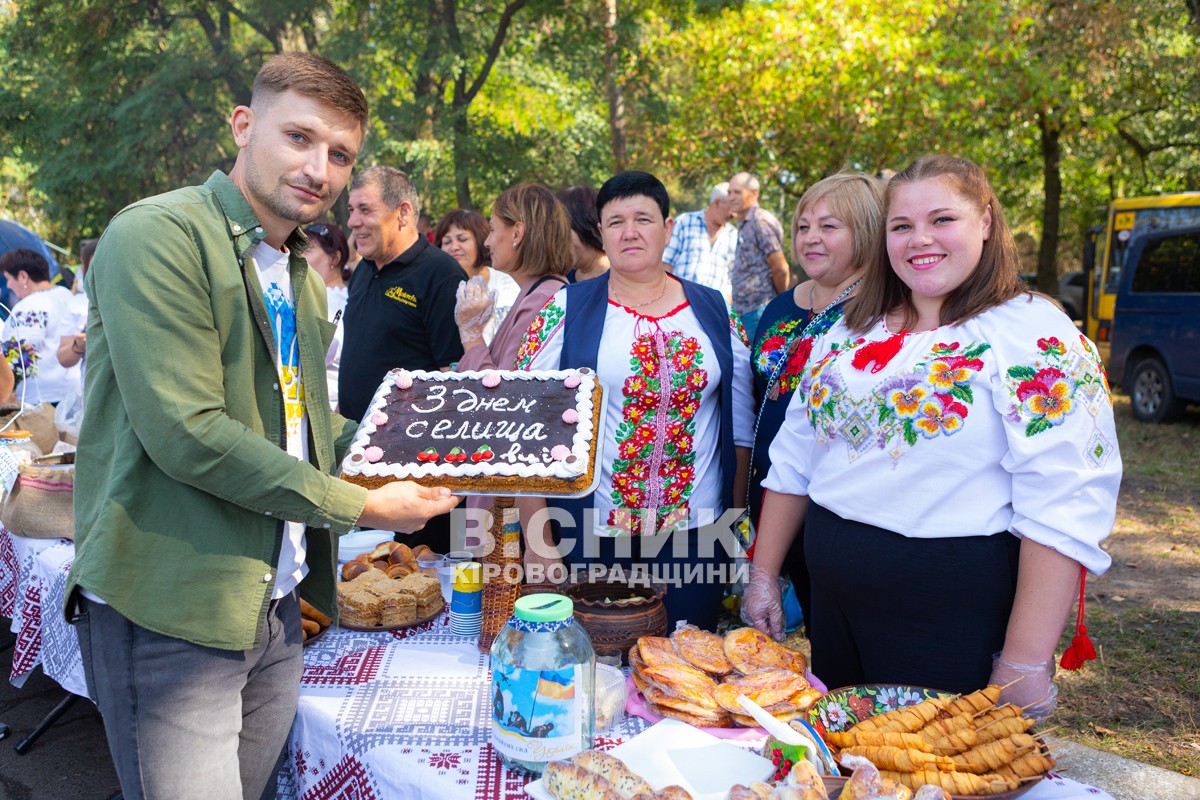 Онуфріївка відзначила День селища та зібрала гроші на ЗСУ