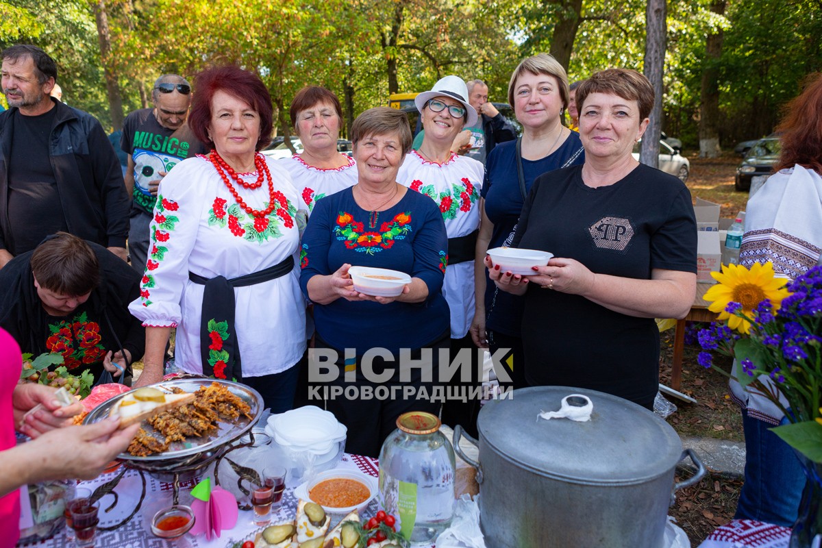 Онуфріївка відзначила День селища та зібрала гроші на ЗСУ