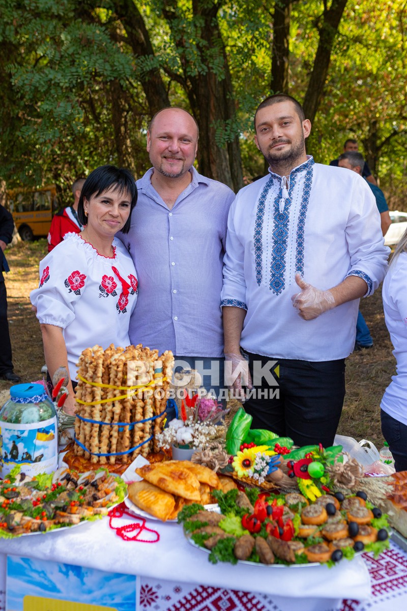 Онуфріївка відзначила День селища та зібрала гроші на ЗСУ