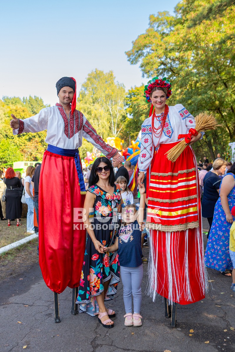 Онуфріївка відзначила День селища та зібрала гроші на ЗСУ