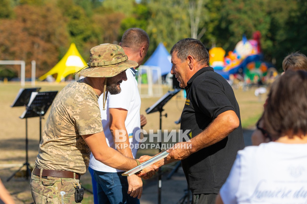 Онуфріївка відзначила День селища та зібрала гроші на ЗСУ