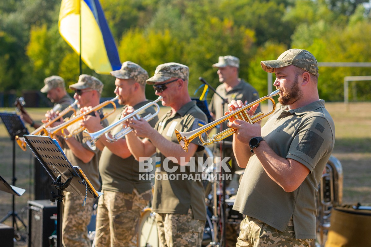 Онуфріївка відзначила День селища та зібрала гроші на ЗСУ