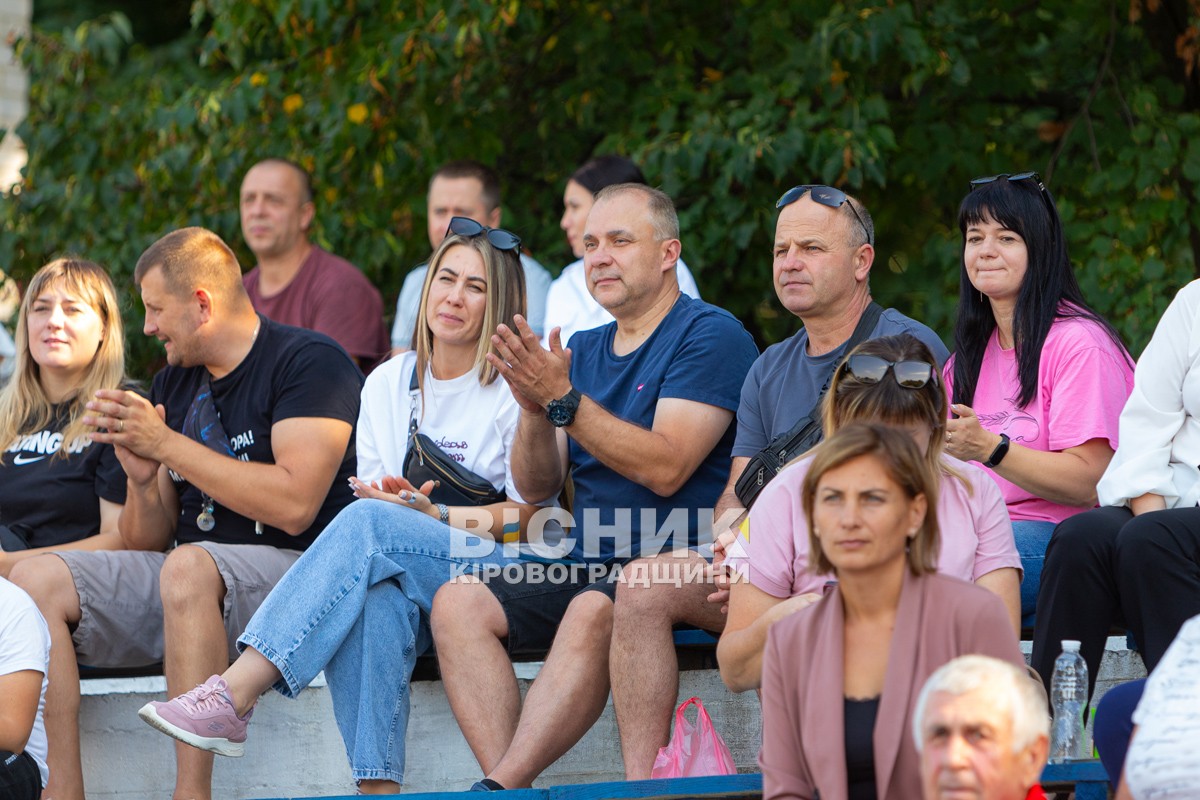 Онуфріївка відзначила День селища та зібрала гроші на ЗСУ