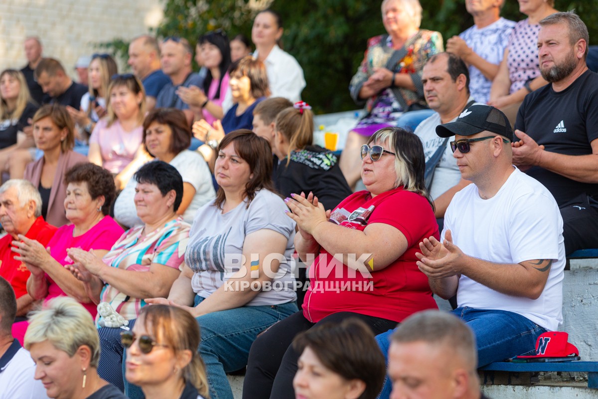 Онуфріївка відзначила День селища та зібрала гроші на ЗСУ