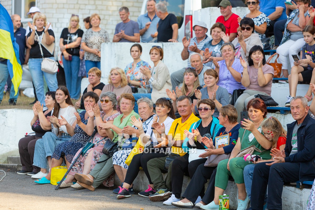 Онуфріївка відзначила День селища та зібрала гроші на ЗСУ