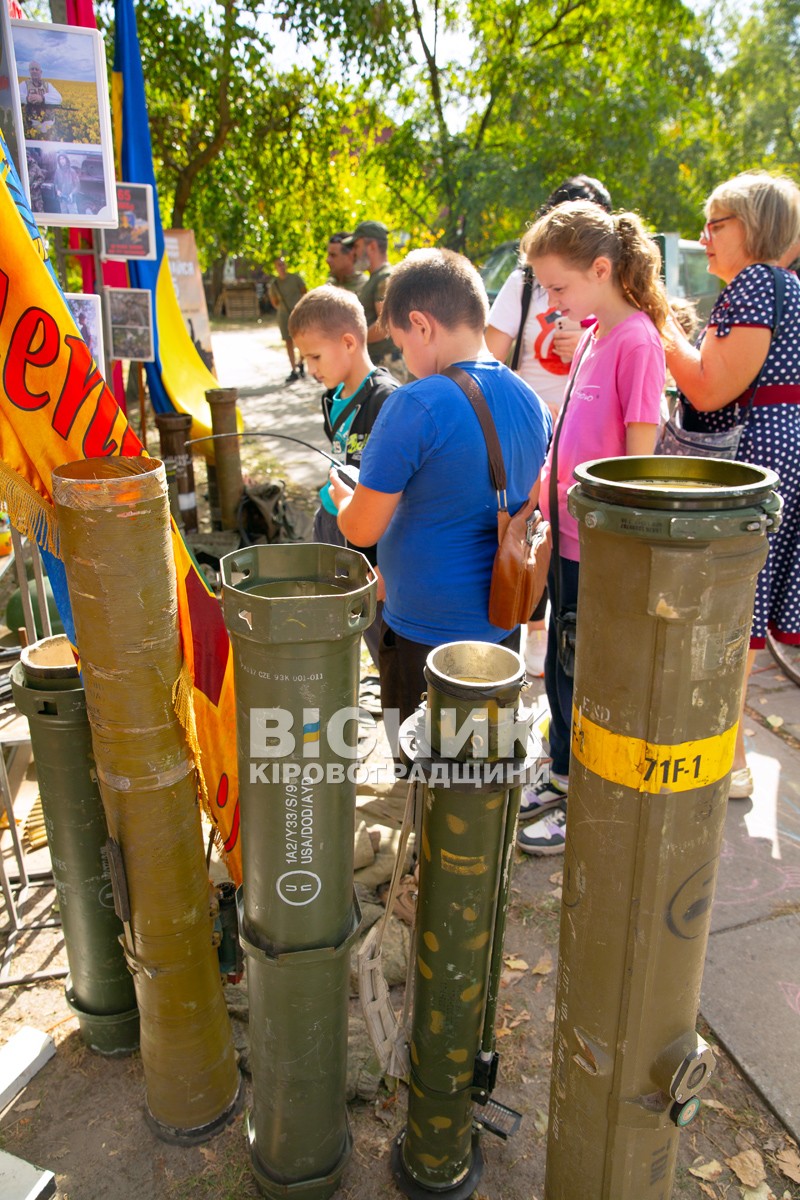 Власівку вітали з днем народження і донейтили на військо