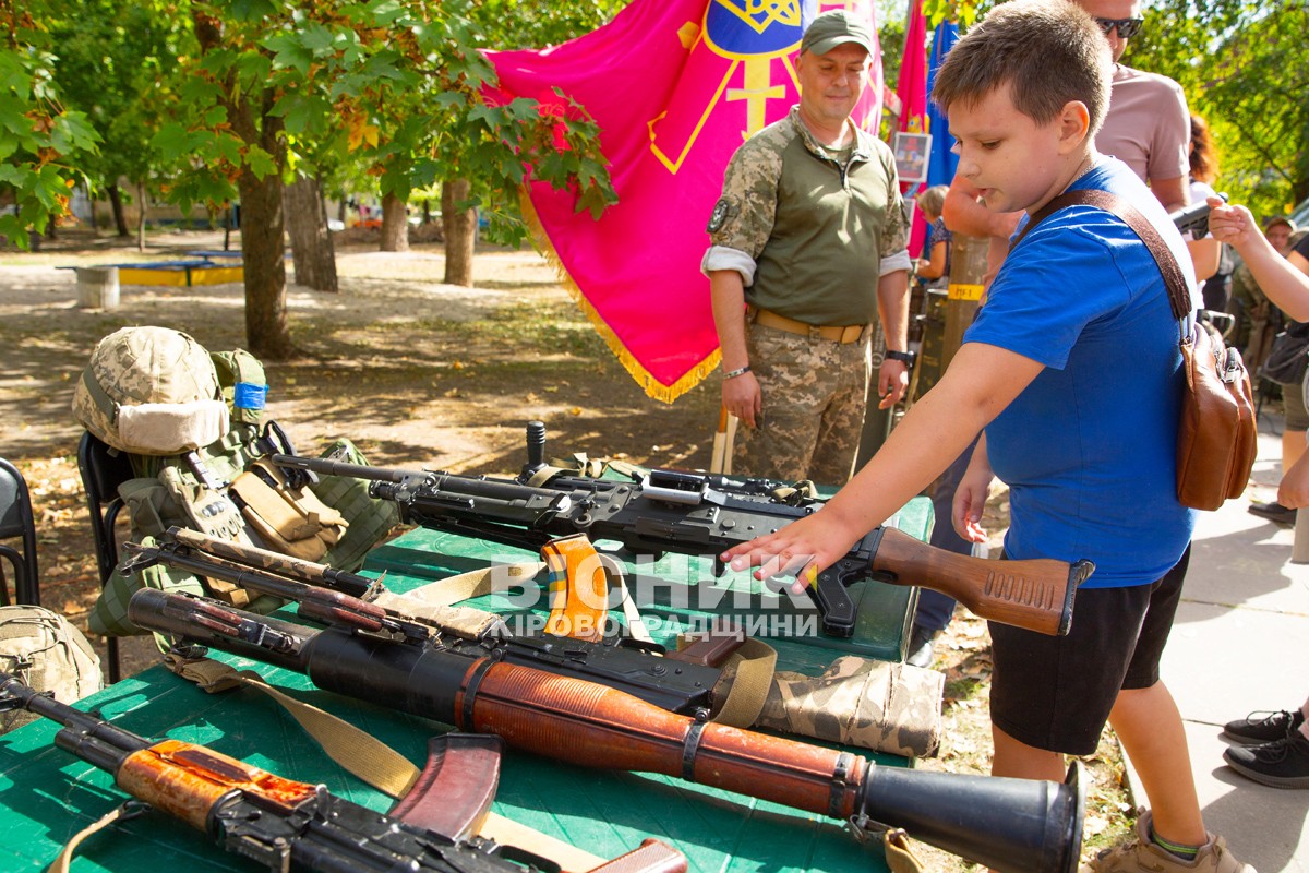 Власівку вітали з днем народження і донейтили на військо