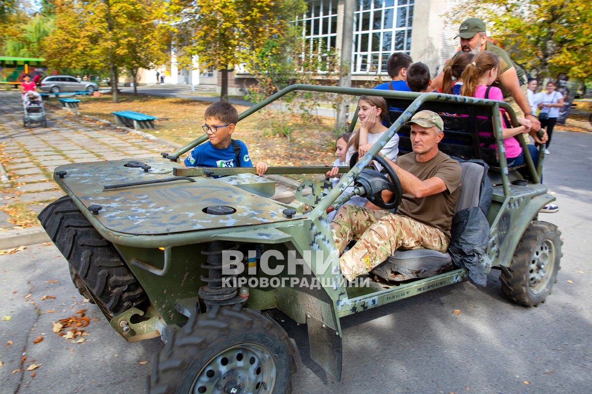 Власівку вітали з днем народження і донейтили на військо