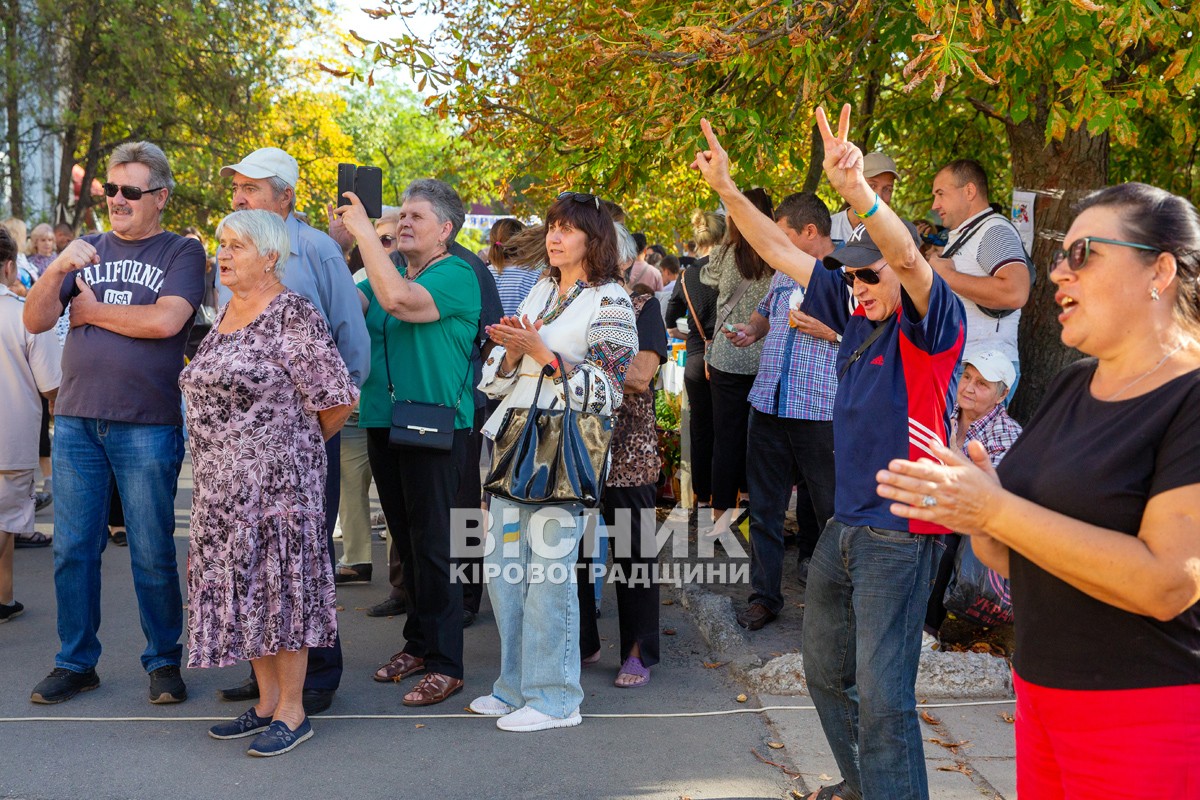 Власівку вітали з днем народження і донейтили на військо