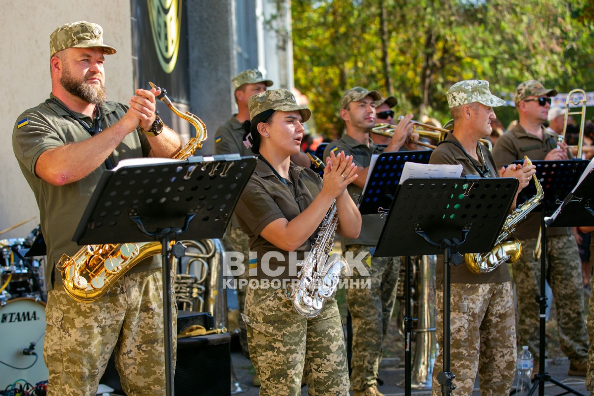 Власівку вітали з днем народження і донейтили на військо