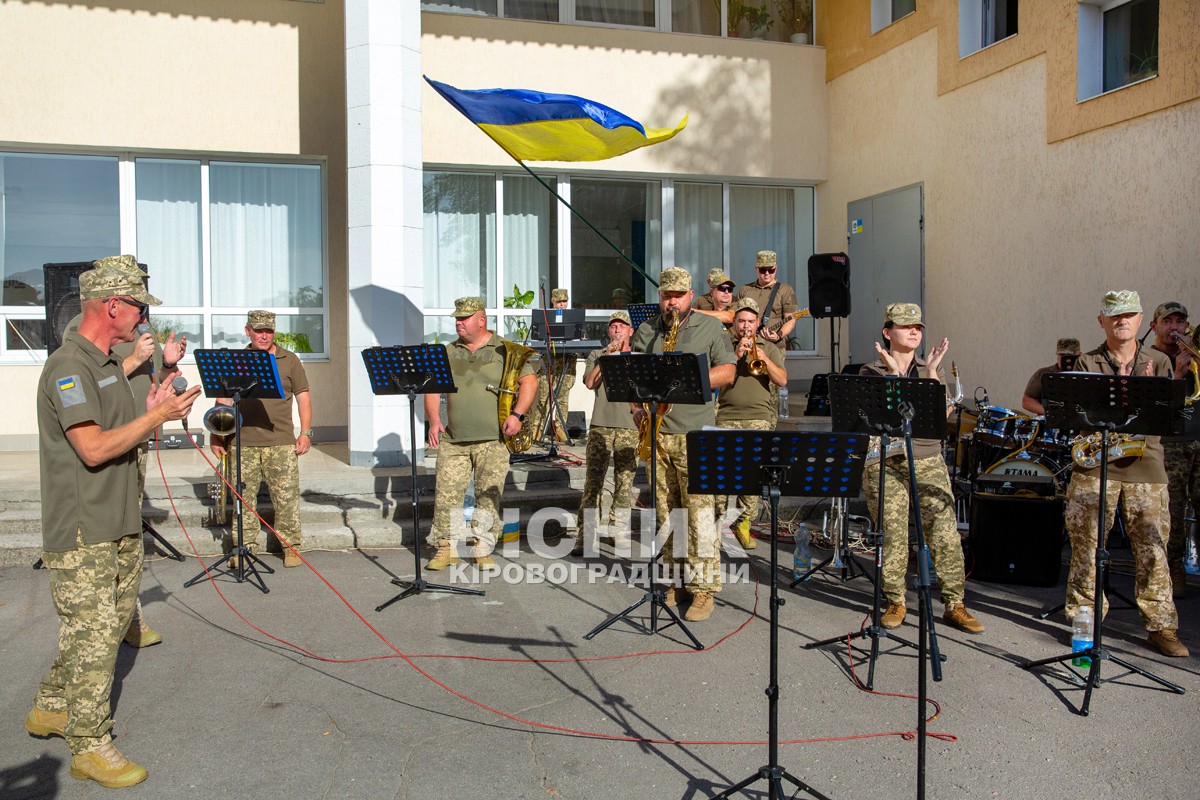 Власівку вітали з днем народження і донейтили на військо