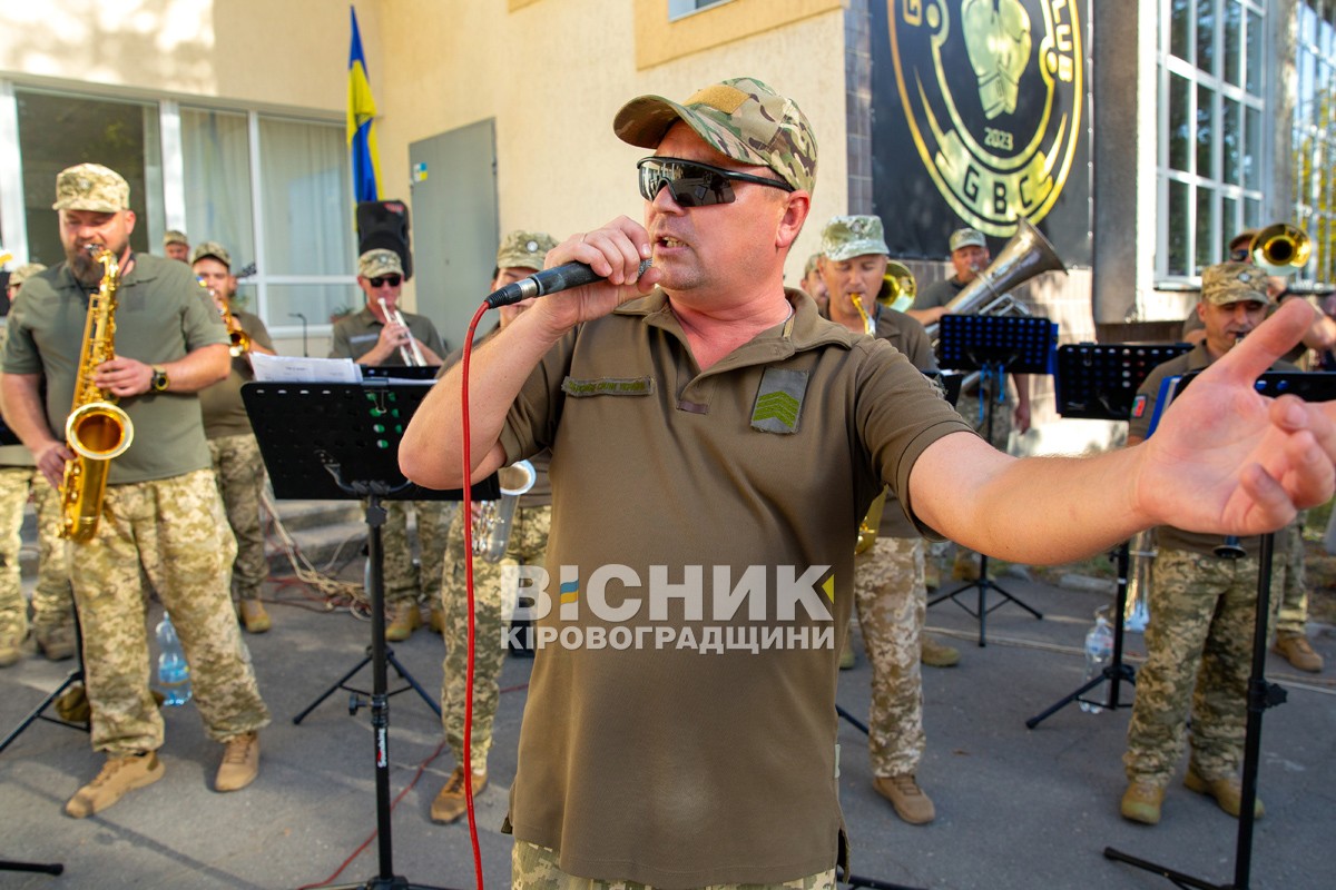 Власівку вітали з днем народження і донейтили на військо