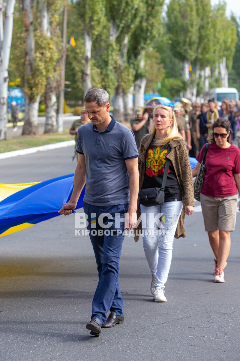 Світловодська громада провела в останню земну дорогу захисника України Дениса Терновського