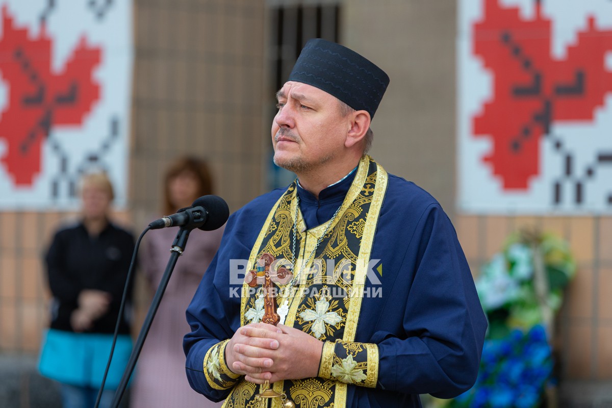 Світловодська громада провела в останню земну дорогу захисника України Дениса Терновського