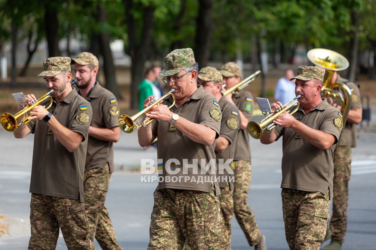 Світловодська громада провела в останню земну дорогу захисника України Дениса Терновського