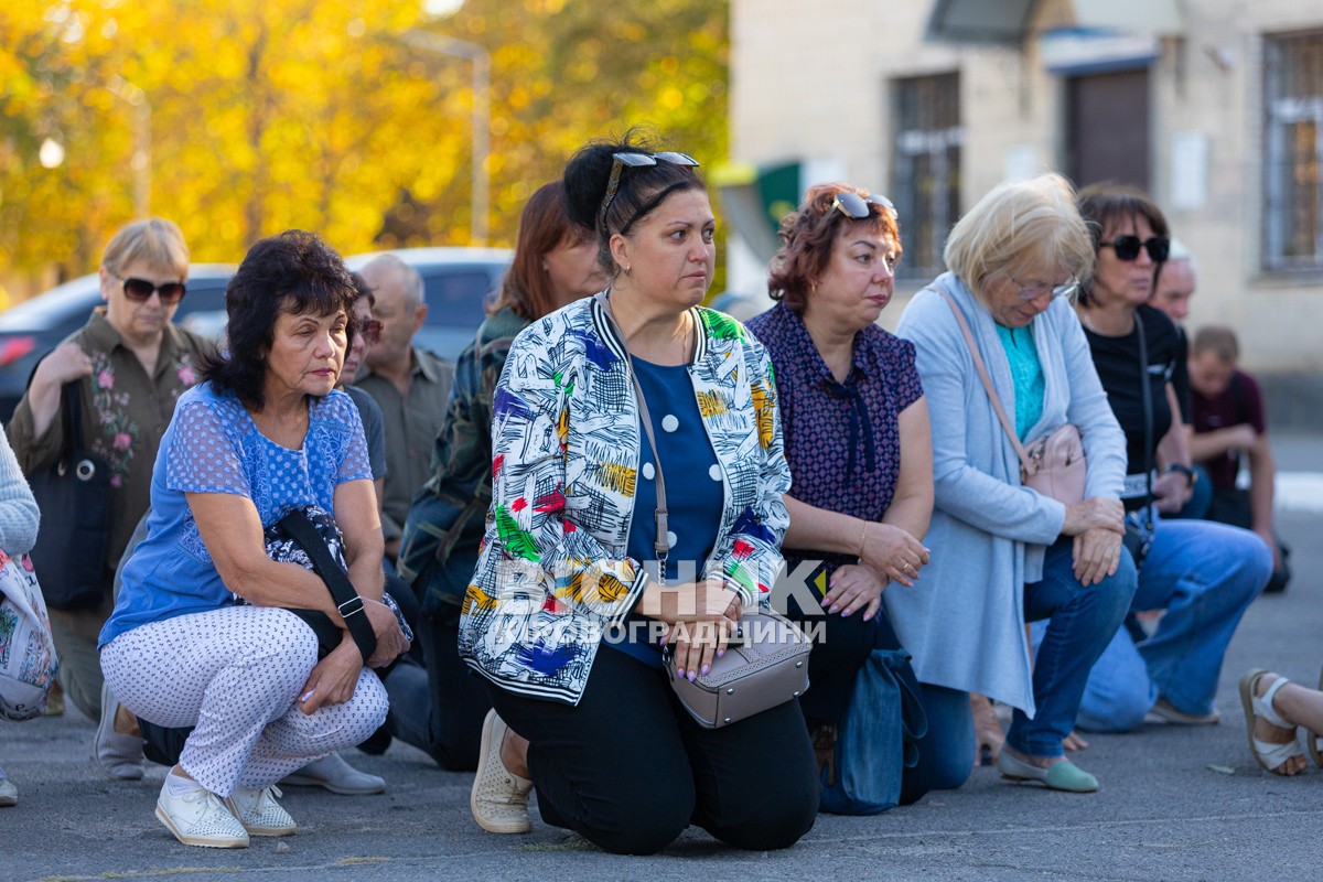 Світловодська громада провела в останню земну дорогу захисника України Романа Бондарєва