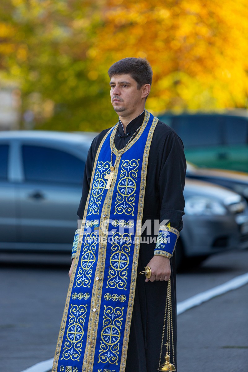 Світловодська громада провела в останню земну дорогу захисника України Романа Бондарєва