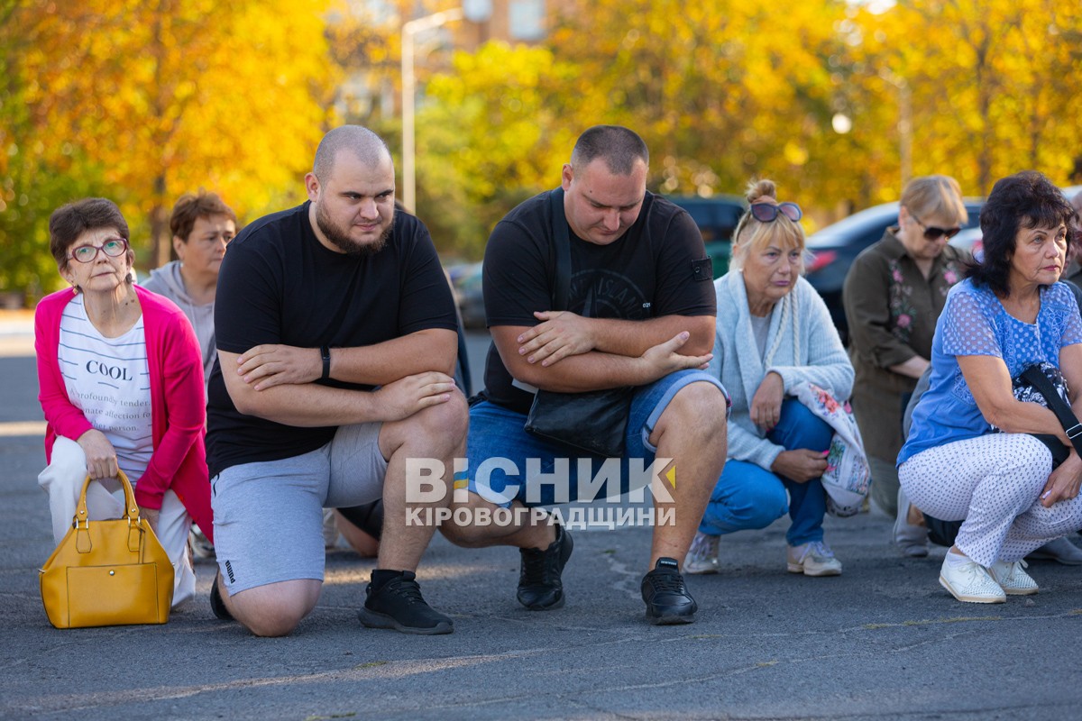 Світловодська громада провела в останню земну дорогу захисника України Романа Бондарєва