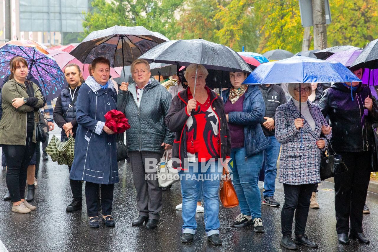 У Світловодську провели в останню дорогу захисника України Віталія Дядюру