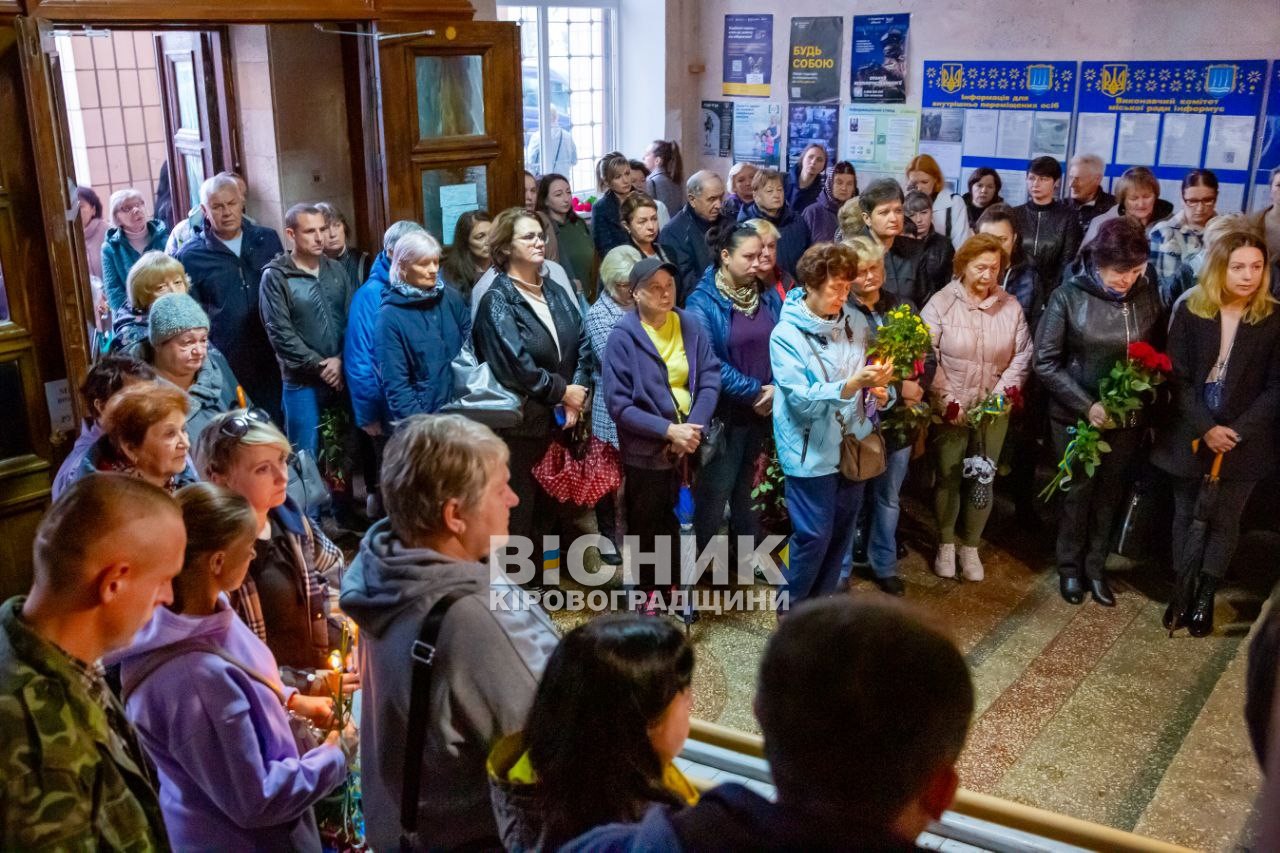 У Світловодську провели в останню дорогу захисника України Віталія Дядюру